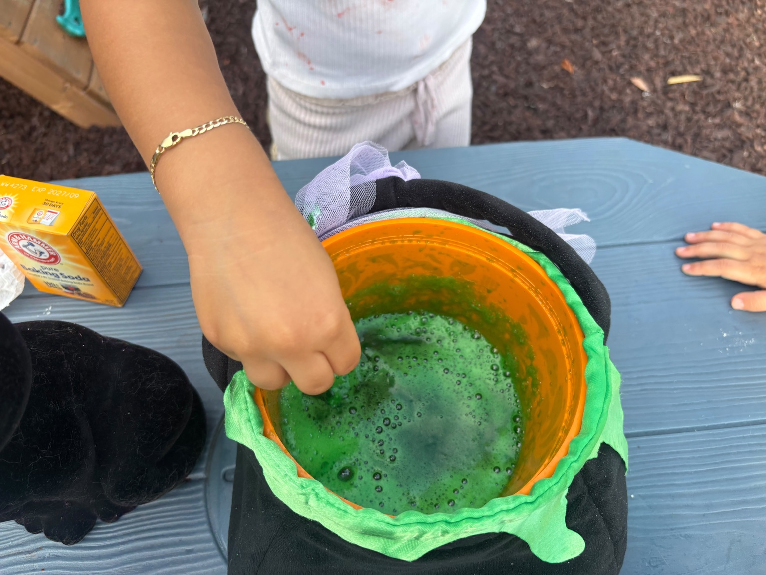 Green foaming witch's brew